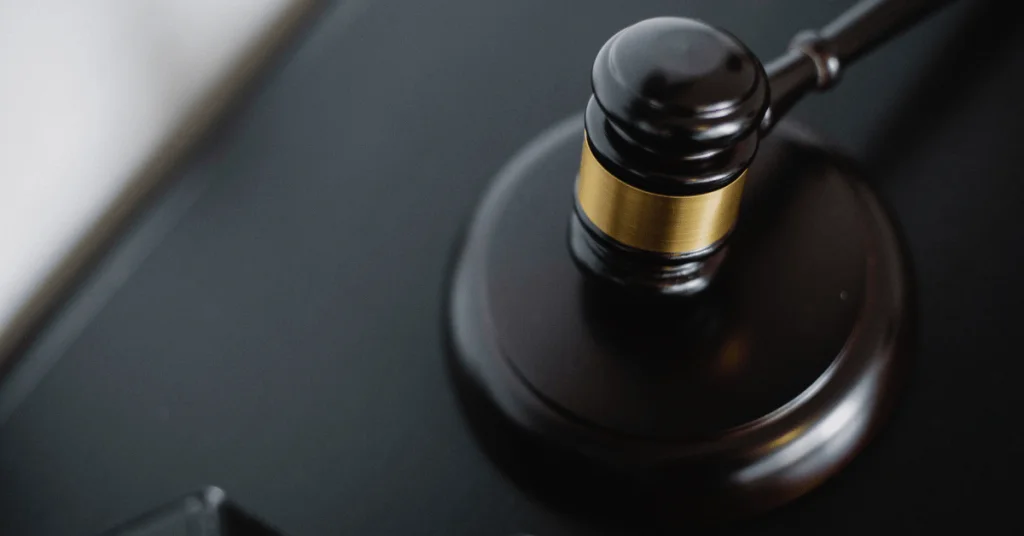 Divorce court  Verse Settlement outside court